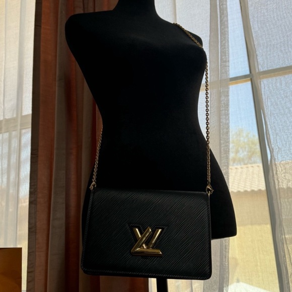 Louis Vuitton Twist Chain Epi Leather Black - Never Used - Picture 8 of 8